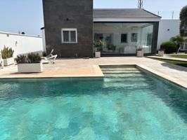 Chalet en venta en Chiclana de la Frontera, Novo Sancti Petri photo 0