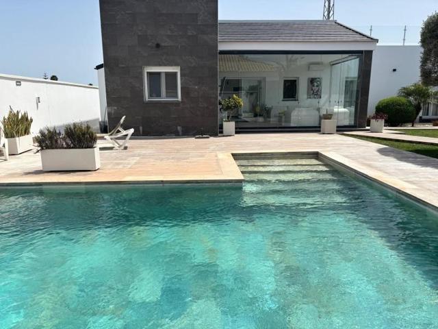 Chalet en venta en Chiclana de la Frontera, Novo Sancti Petri photo 0