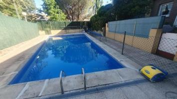 Bungalow en venta en Galapagar, La Navata photo 0