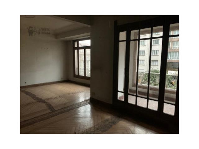 Piso en venta en Vigo, Venezuela-plaza españa photo 0