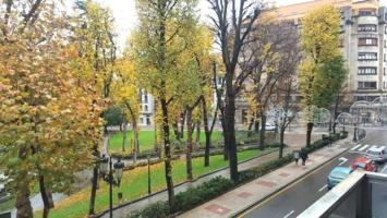 Piso en venta en Oviedo, Centro photo 0