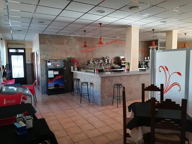 Local comercial en venta en Torrevieja, Cabo cervera photo 0
