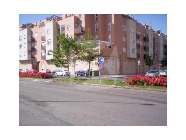 Local comercial en venta en Badajoz, Huerta Rosales photo 0
