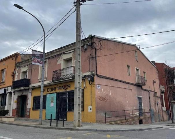 Edificio en venta en La Roca del Vallès, Centre poble photo 0