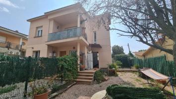 Chalet en venta en Vallromanes, Can Galvany photo 0