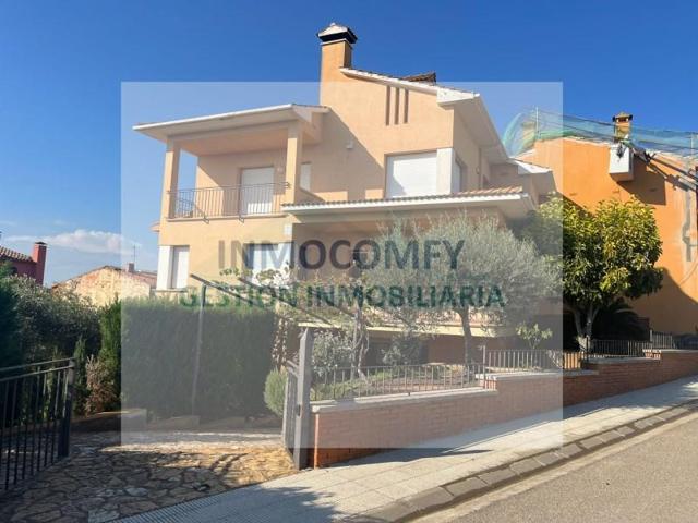Casa en venta en La Bisbal d'Empordà photo 0