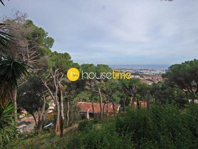 Terreno en venta en Premià de Dalt photo 0