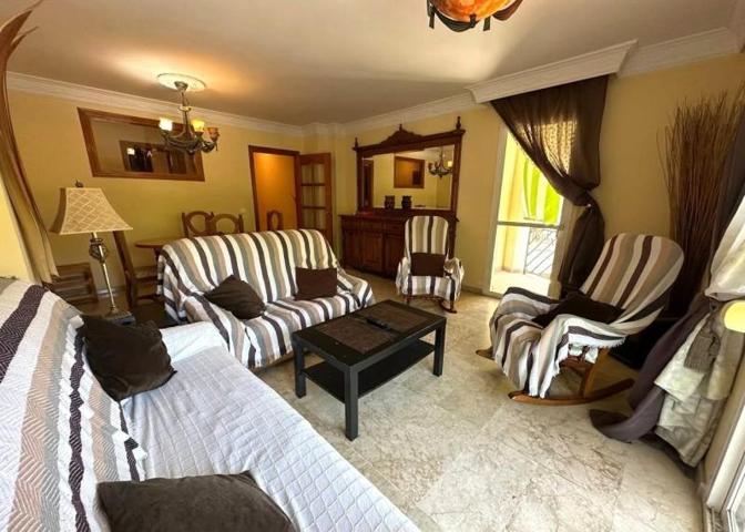 Piso en venta en Estepona, Centro photo 0