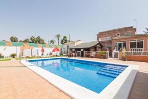 Chalet en venta en La hoya, Crta. la marina photo 0