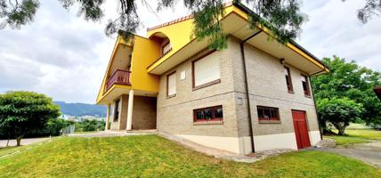 Chalet en venta en Torrelavega photo 0