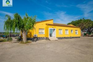 Casa en venta en Peralada, Afueras photo 0