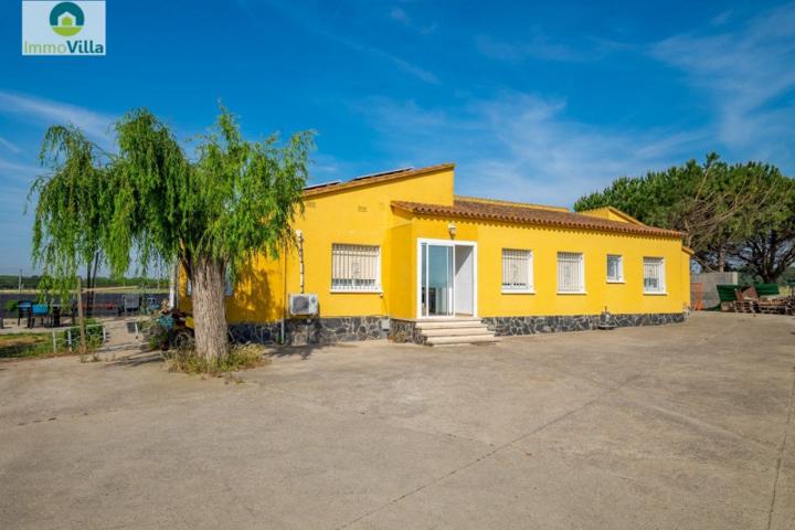 Casa en venta en Peralada, Afueras photo 0