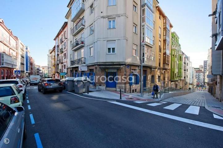 Local comercial en venta en Santander, Centro photo 0
