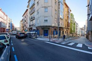 Local comercial en venta en Santander, Centro photo 0