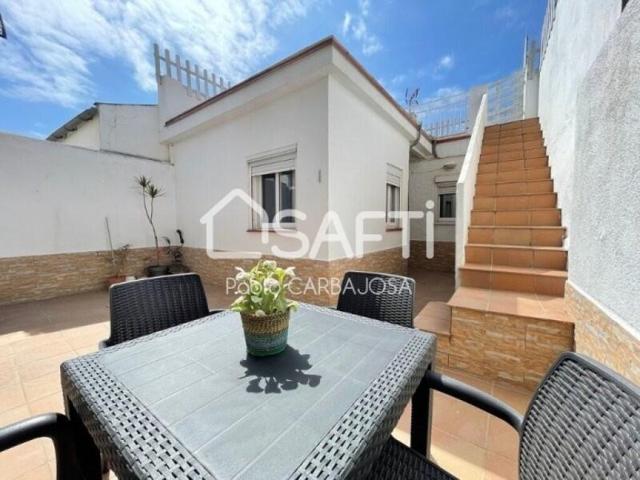 Adosada en venta en Castelldefels photo 0