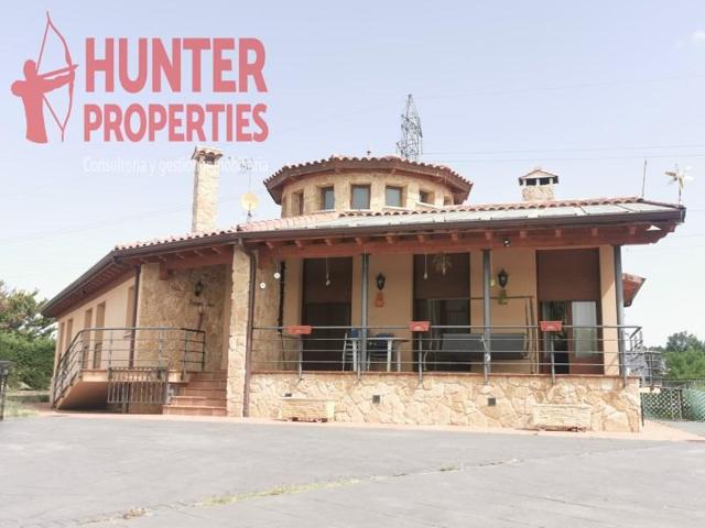 Chalet en venta en Aranda de Duero photo 0