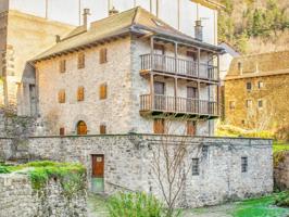 Casas de pueblo en venta en Uztárroz-Uztarroze photo 0