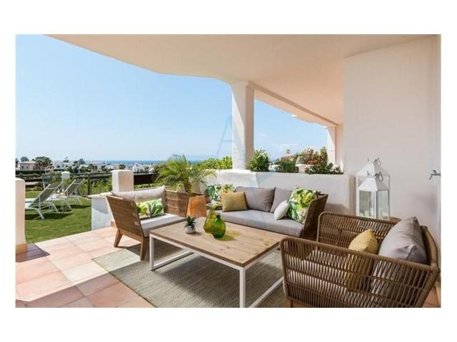 Apartamento en venta en Estepona, Estepona Golf photo 0