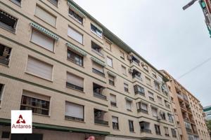 Piso en venta en Granada, Centro photo 0