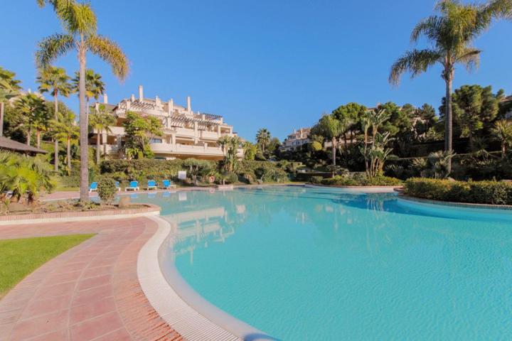 Apartamento en venta en Benahavís, Benahavis photo 0