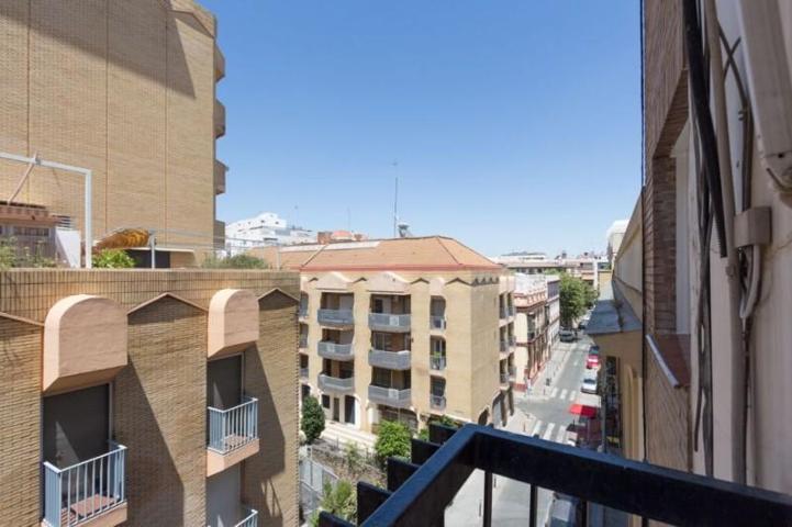 Piso en venta en Sevilla photo 0