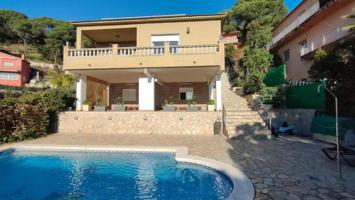 Chalet en venta en Dosrius, Can massuet del far photo 0