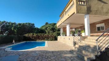 Chalet en venta en Dosrius, Can massuet del far photo 0