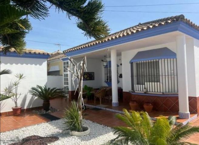 Chalet en venta en Chiclana de la Frontera, 1ª pista de La Barrosa photo 0