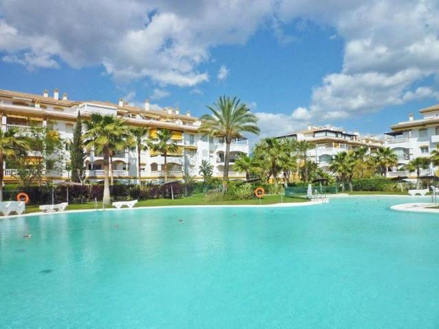 Planta baja en venta en Marbella, Nueva Andalucia photo 0