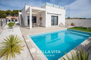 Chalet en venta en Pilar de la Horadada, Pinar de Campoverde photo 0