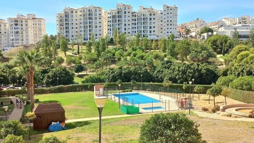 Apartamento en venta en Estepona, Las Mesas photo 0