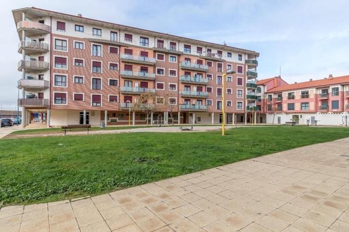 Local comercial en venta en León, Puente Castro photo 0