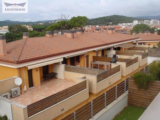 Adosada en venta en Lloret de Mar, Fenals photo 0