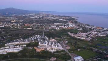 Apartamento en venta en Estepona, Cancelada (Nueva Milla De Oro) photo 0