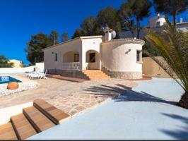 Chalet en venta en Calpe photo 0