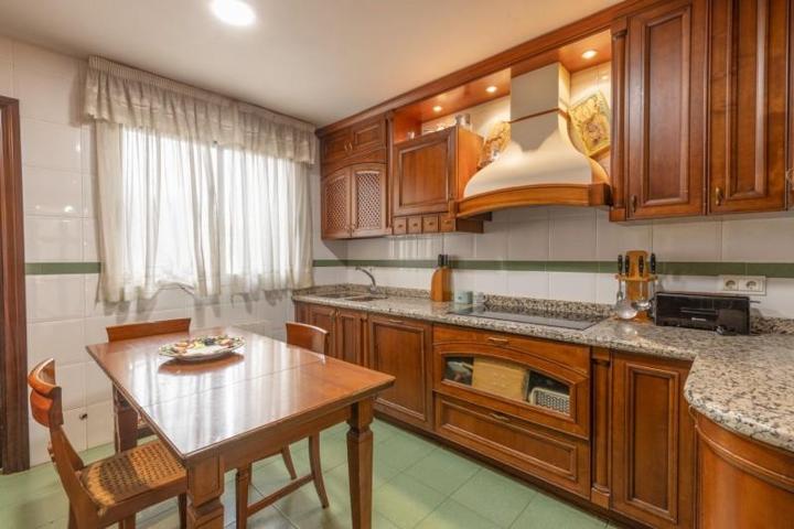 Piso en venta en Granada, Constitucion photo 0