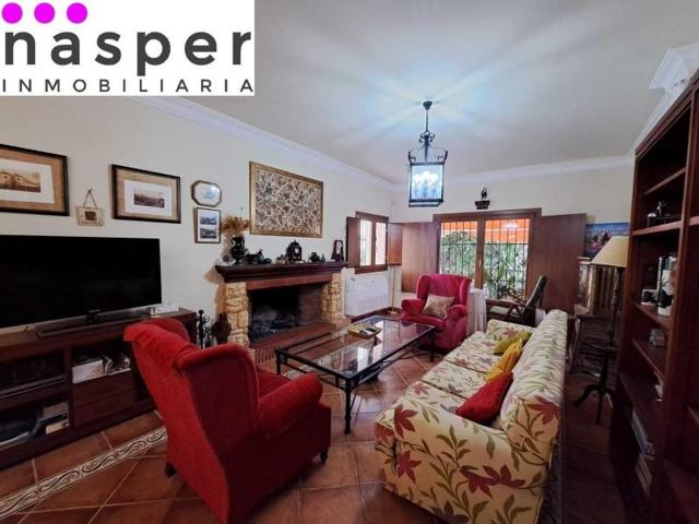 Chalet en venta en Palomares del Río, Aljarafe photo 0