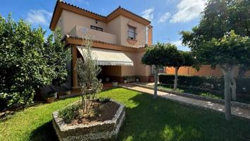 Chalet en venta en Chiclana de la Frontera, El campito photo 0