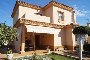 Chalet en venta en Chiclana de la Frontera, Ctra. Playa de la Barrosa photo 0