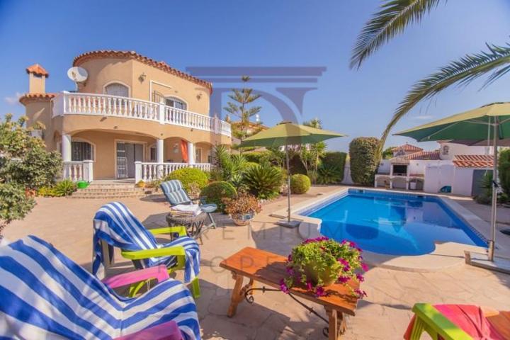 Chalet en venta en Miami Platja, Miami-Platja photo 0