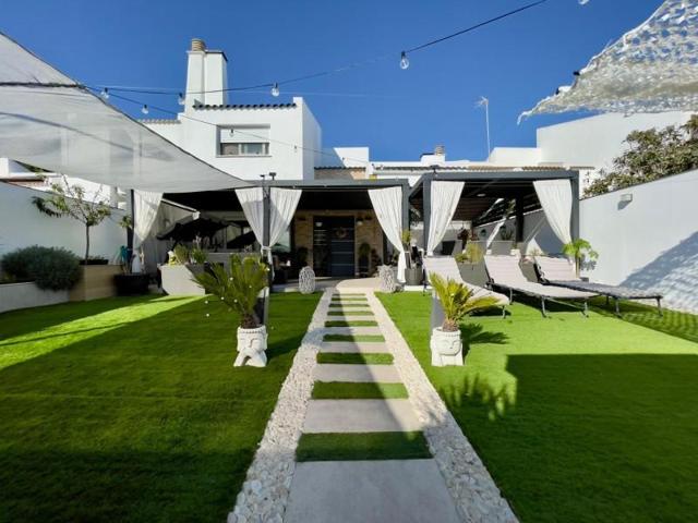 Adosada en venta en Chiclana de la Frontera, El campito photo 0