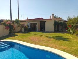 Casa con terreno en venta en Estepona, El Velerín photo 0