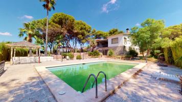 Chalet en venta en Godelleta, Sierra perenchiza photo 0