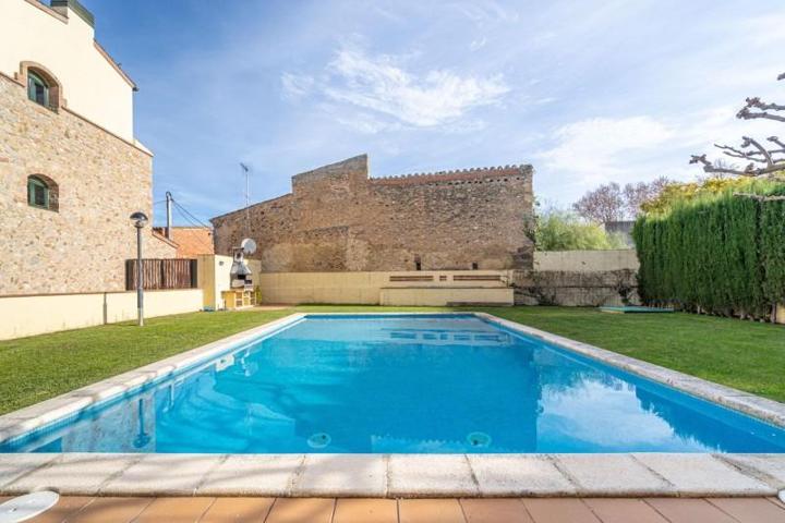 Casa en venta en Torroella de Fluvià, Alt Empordà photo 0