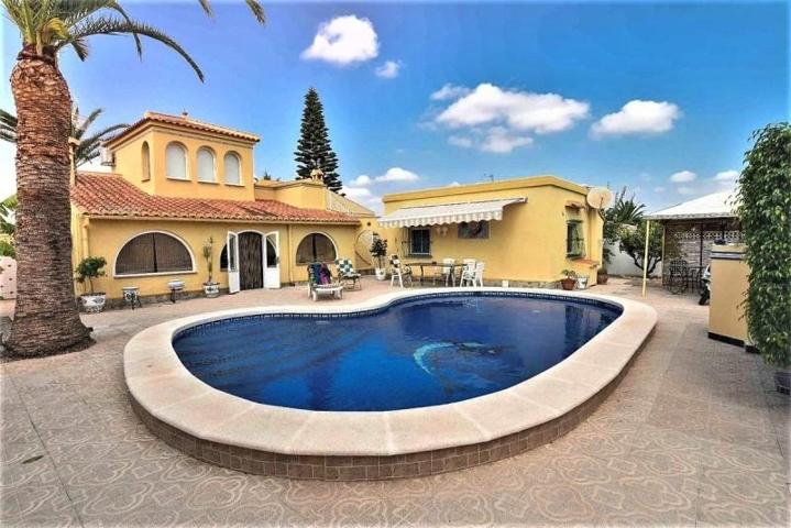 Chalet en venta en Torrevieja, Torreta florida photo 0