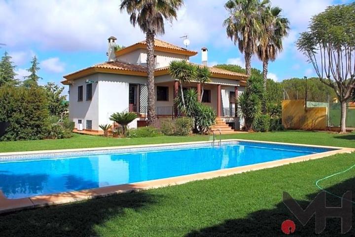 Chalet en venta en Mairena del Alcor, Virgen de los reyes, 41510 photo 0