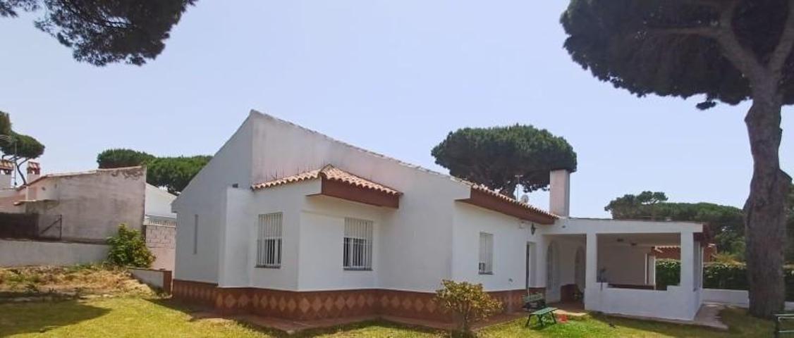 Chalet en venta en Chiclana de la Frontera, Los gallos photo 0
