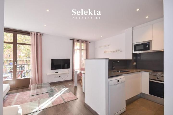 Apartamento en venta en Barcelona, El Poble-sec photo 0