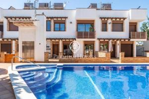 Adosada en venta en Vilanova i la Geltrú, Fondo Somella photo 0