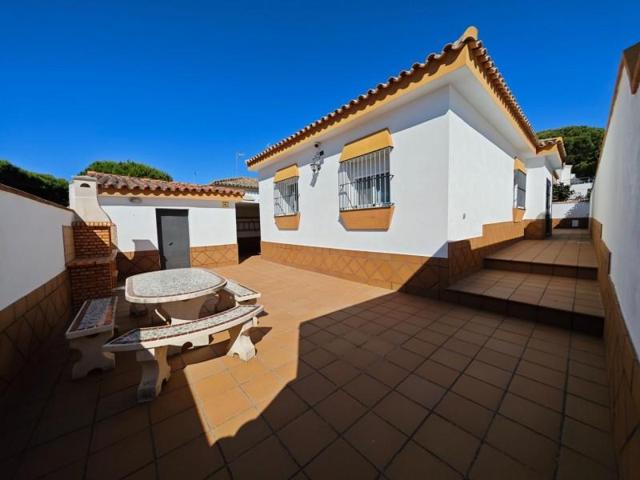 Chalet en venta en Chiclana de la Frontera, Coto San José photo 0